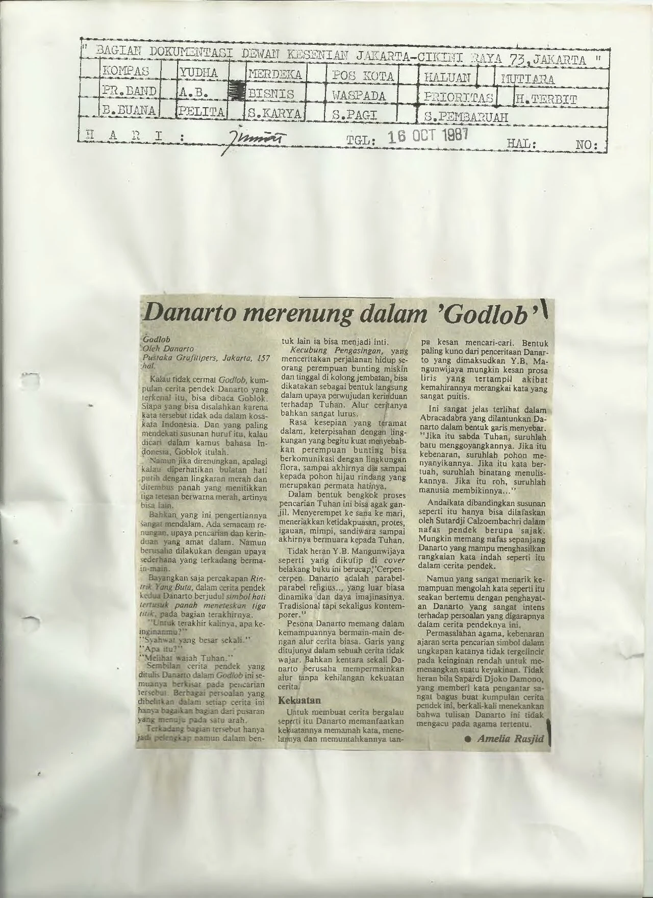 Danarto merenung dalam 'Godlob' (Danarto contemplates in 'Godlob')